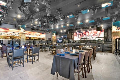 Купить коммерческую недвижимость в Майами, Флорида № 1997183 - фото 6