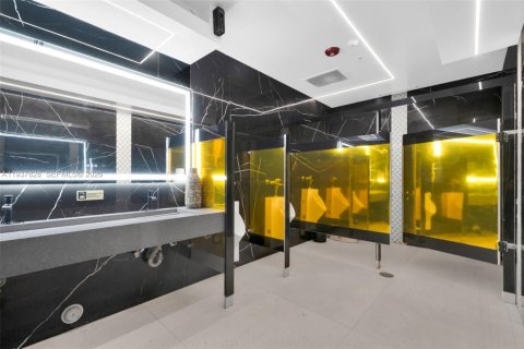 Купить коммерческую недвижимость в Майами, Флорида № 1997183 - фото 12