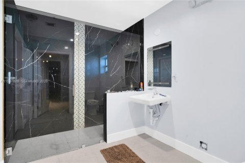 Купить коммерческую недвижимость в Майами, Флорида № 1997183 - фото 26