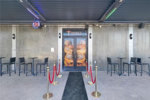 Купить коммерческую недвижимость в Майами, Флорида № 1997183 - фото 2