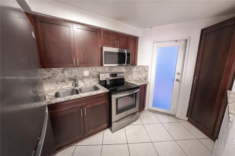 Снять в аренду кондоминиум в Майами, Флорида 1 спальня, 54.81м2, № 1897576 - фото 12