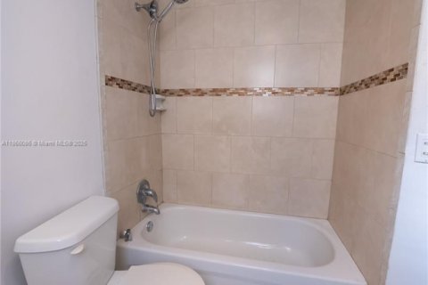 Снять в аренду кондоминиум в Майами, Флорида 1 спальня, 54.81м2, № 1897576 - фото 11