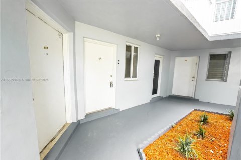 Снять в аренду кондоминиум в Майами, Флорида 1 спальня, 54.81м2, № 1897576 - фото 19