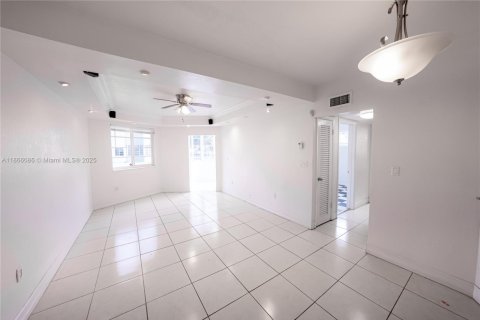 Снять в аренду кондоминиум в Майами, Флорида 1 спальня, 54.81м2, № 1897576 - фото 5