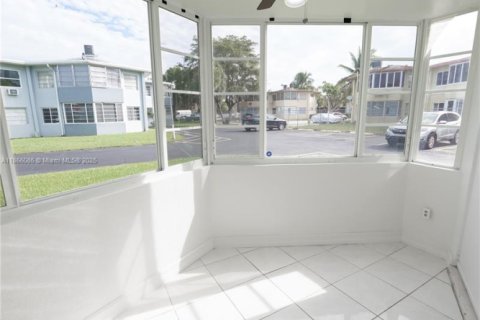 Снять в аренду кондоминиум в Майами, Флорида 1 спальня, 54.81м2, № 1897576 - фото 16