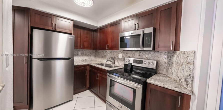 Кондоминиум с 1 спальней в Майами, Флорида № 1897576