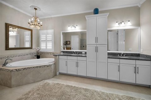 House in Palm Harbor, Florida 3 bedrooms, 241.82 sq.m. № 1857862 - photo 24