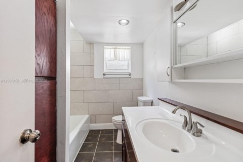 Touwnhouse à vendre à Miami Shores, Floride: 2 chambres, 88.63 m2 № 2286303 - photo 10