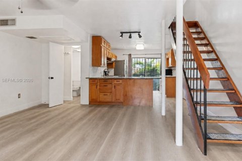 Touwnhouse à vendre à Miami Shores, Floride: 2 chambres, 88.63 m2 № 2286303 - photo 6