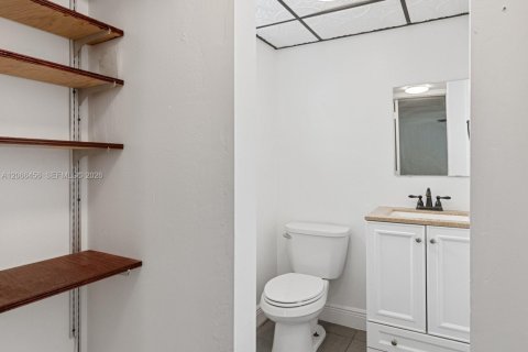 Touwnhouse à vendre à Miami Shores, Floride: 2 chambres, 88.63 m2 № 2286303 - photo 8