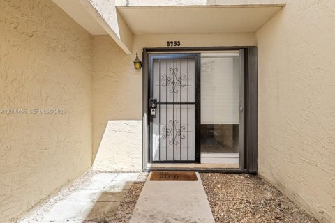 Touwnhouse à vendre à Miami Shores, Floride: 2 chambres, 88.63 m2 № 2286303 - photo 12