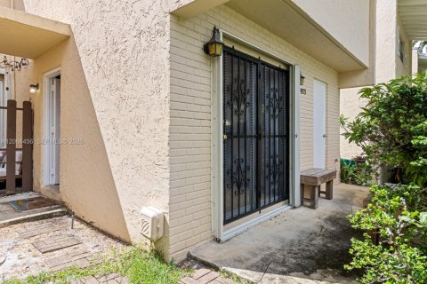 Touwnhouse à vendre à Miami Shores, Floride: 2 chambres, 88.63 m2 № 2286303 - photo 13