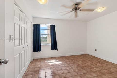Touwnhouse à vendre à Miami Shores, Floride: 2 chambres, 88.63 m2 № 2286303 - photo 11