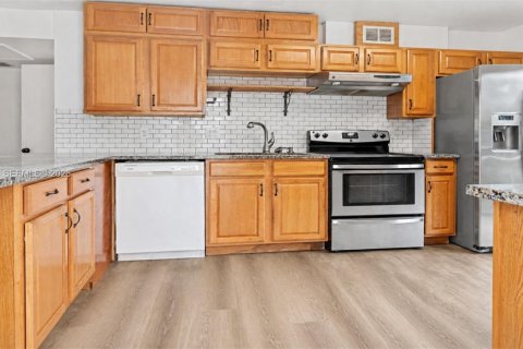 Touwnhouse à vendre à Miami Shores, Floride: 2 chambres, 88.63 m2 № 2286303 - photo 5