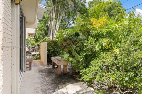 Touwnhouse à vendre à Miami Shores, Floride: 2 chambres, 88.63 m2 № 2286303 - photo 17