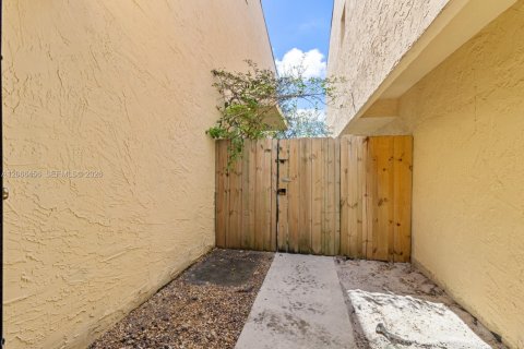 Touwnhouse à vendre à Miami Shores, Floride: 2 chambres, 88.63 m2 № 2286303 - photo 14
