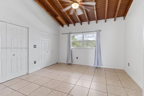 Touwnhouse à vendre à Miami Shores, Floride: 2 chambres, 88.63 m2 № 2286303 - photo 15