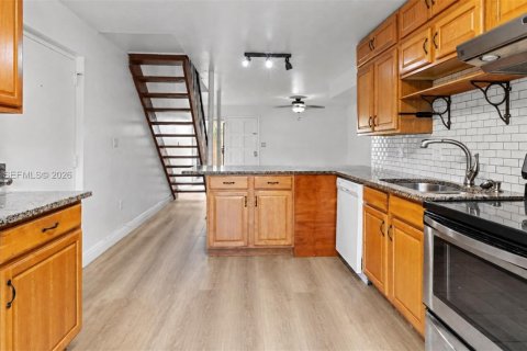 Touwnhouse à vendre à Miami Shores, Floride: 2 chambres, 88.63 m2 № 2286303 - photo 9