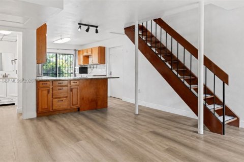 Touwnhouse à vendre à Miami Shores, Floride: 2 chambres, 88.63 m2 № 2286303 - photo 2