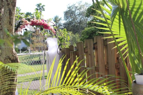 Casa en venta en Miami, Florida, 4 dormitorios, 208.38 m2 № 1874718 - foto 12