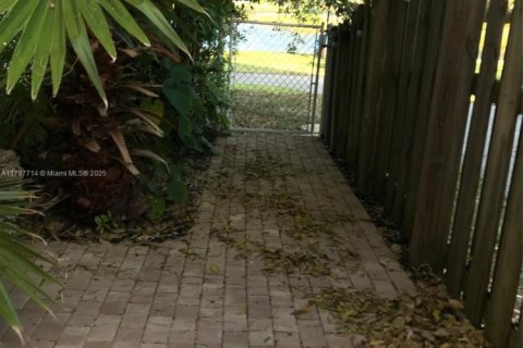 Casa en venta en Miami, Florida, 4 dormitorios, 208.38 m2 № 1874718 - foto 13