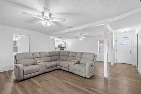 House in Port Orange, Florida 3 bedrooms, 158.96 sq.m. № 1673710 - photo 10