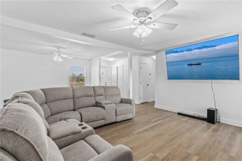 House in Port Orange, Florida 3 bedrooms, 158.96 sq.m. № 1673710 - photo 11