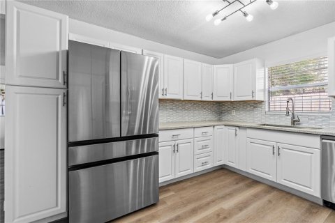 House in Port Orange, Florida 3 bedrooms, 158.96 sq.m. № 1673710 - photo 19
