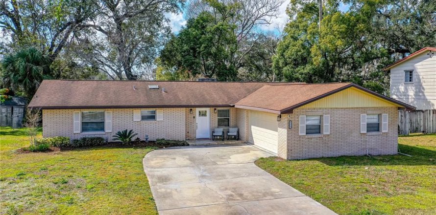 House in Port Orange, Florida 3 bedrooms, 158.96 sq.m. № 1673710