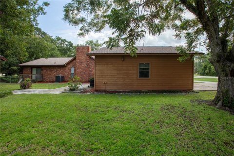 House in Starke, Florida 3 bedrooms, 211.26 sq.m. № 2291646 - photo 7