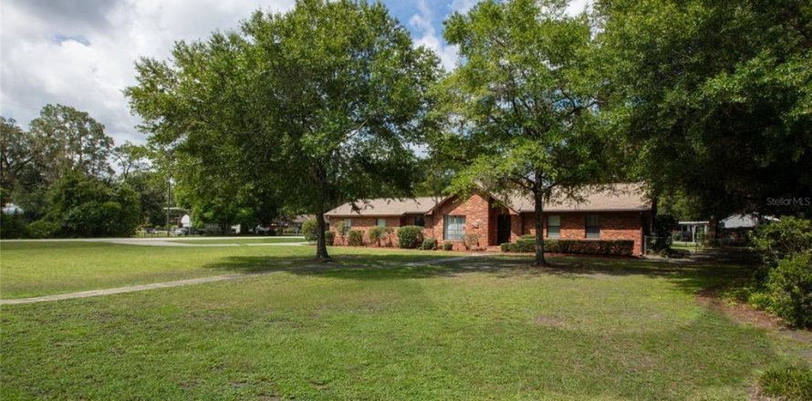 House in Starke, Florida 3 bedrooms, 211.26 sq.m. № 2291646
