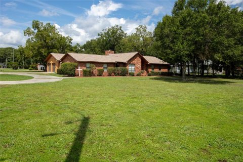 House in Starke, Florida 3 bedrooms, 211.26 sq.m. № 2291646 - photo 4