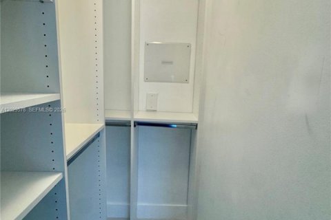 Condominio en venta en Miami, Florida, 1 dormitorio, 65.03 m2 № 2145783 - foto 12
