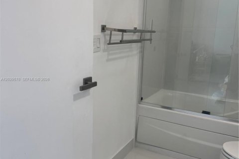 Condominio en venta en Miami, Florida, 1 dormitorio, 65.03 m2 № 2145783 - foto 16