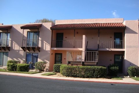 Condo in Lake Wales, Florida, 2 bedrooms № 2166328 - photo 1