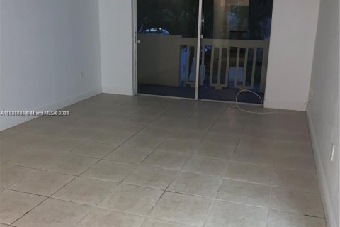 Condo in North Miami, Florida, 1 bedroom  № 1784128 - photo 3