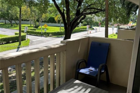 Condo in North Miami, Florida, 1 bedroom  № 1784128 - photo 9