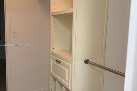 Condo in North Miami, Florida, 1 bedroom  № 1784128 - photo 6