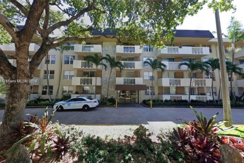 Condo in North Miami, Florida, 1 bedroom  № 1784128 - photo 1