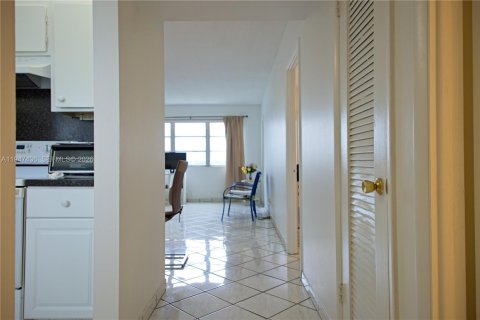 Studio à Condo à Hollywood, Floride  № 2152944