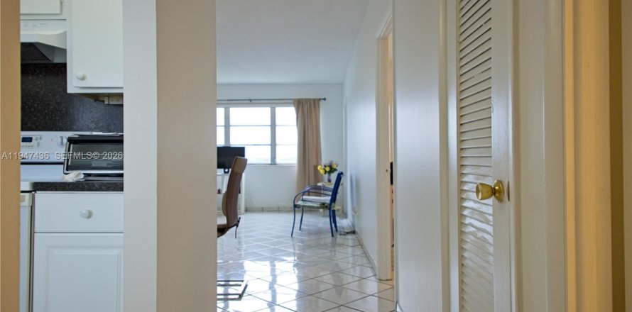 Studio à Condo à Hollywood, Floride  № 2152944