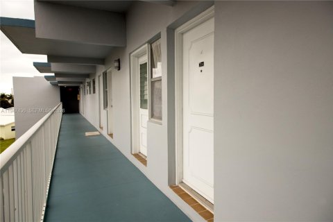 Copropriété à vendre à Hollywood, Floride: 1 chambre, 65.31 m2 № 2152944 - photo 16