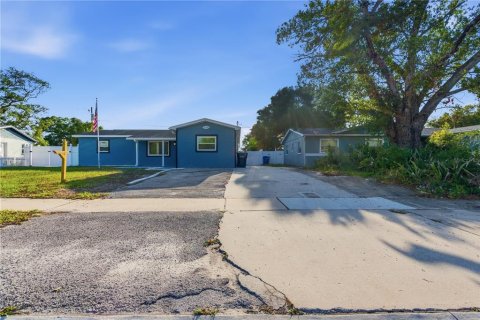 House in Largo, Florida 4 bedrooms, 146.97 sq.m. № 2220087 - photo 29