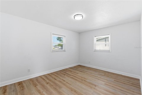 House in Largo, Florida 4 bedrooms, 146.97 sq.m. № 2220087 - photo 16