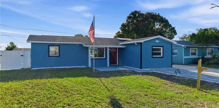 House in Largo, Florida 4 bedrooms, 146.97 sq.m. № 2220087
