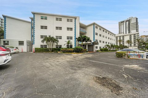 Condominio en alquiler en Pompano Beach, Florida, 2 dormitorios, 82.68 m2 № 1097783 - foto 1