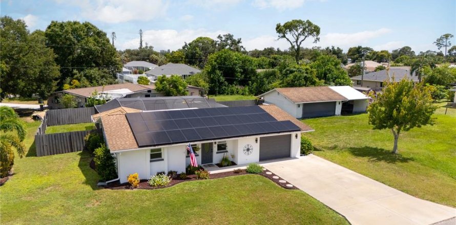 House in Venice, Florida 2 bedrooms, 115.48 sq.m. № 2347893