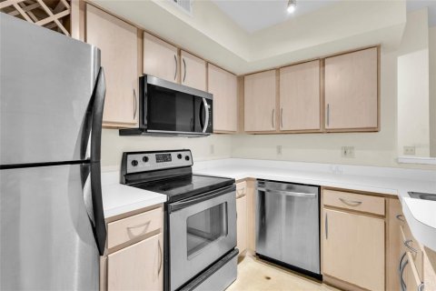 Condo in Orlando, Florida, 2 bedrooms  № 2214006 - photo 8