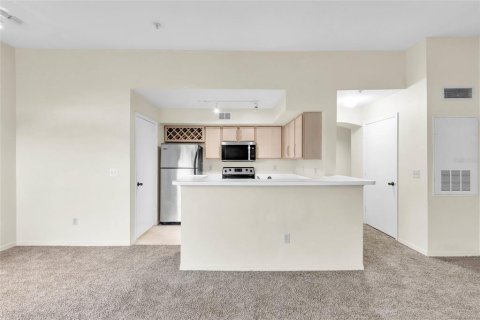 Condo in Orlando, Florida, 2 bedrooms  № 2214006 - photo 9