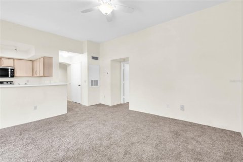 Condo in Orlando, Florida, 2 bedrooms  № 2214006 - photo 4
